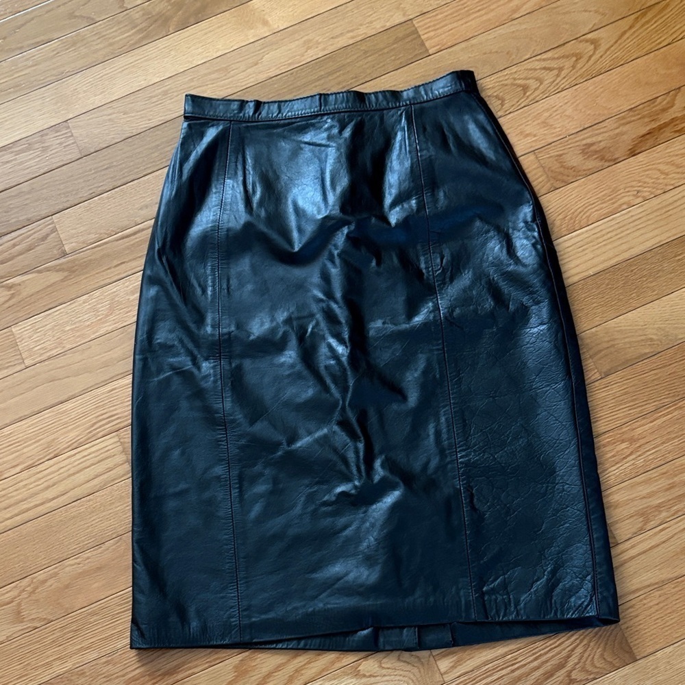 Vintage Chic Black Leather Pencil Skirt